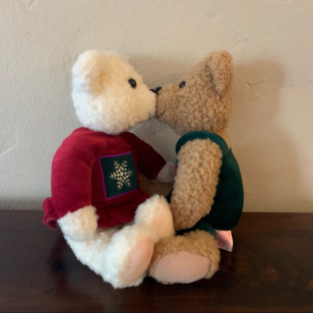Pair of Hallmark Kissing Bears Have Magnets in Their Faces